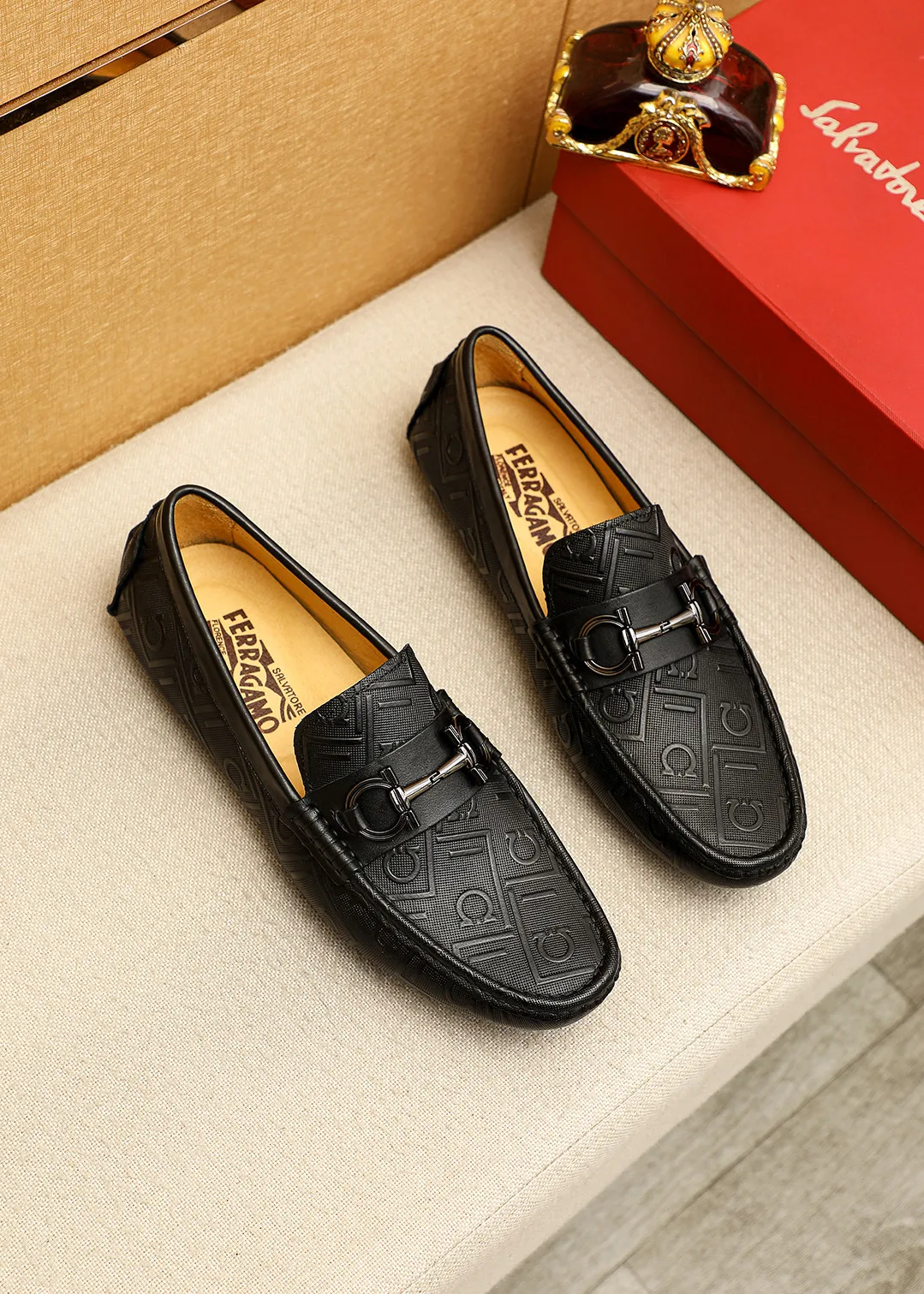 Men's shoes 💰380 💐 Product trademark: Ferragamo "Ferragamo" bean shoes Regular size: 38-44 (45.46.47🉑️Customized) Product materials: Selected imported calfskin embossed upper + classic hardware buckle, imported pig leather lining. Strong three-dimensional visual effect, original outsole color: 1⃣️color optional
